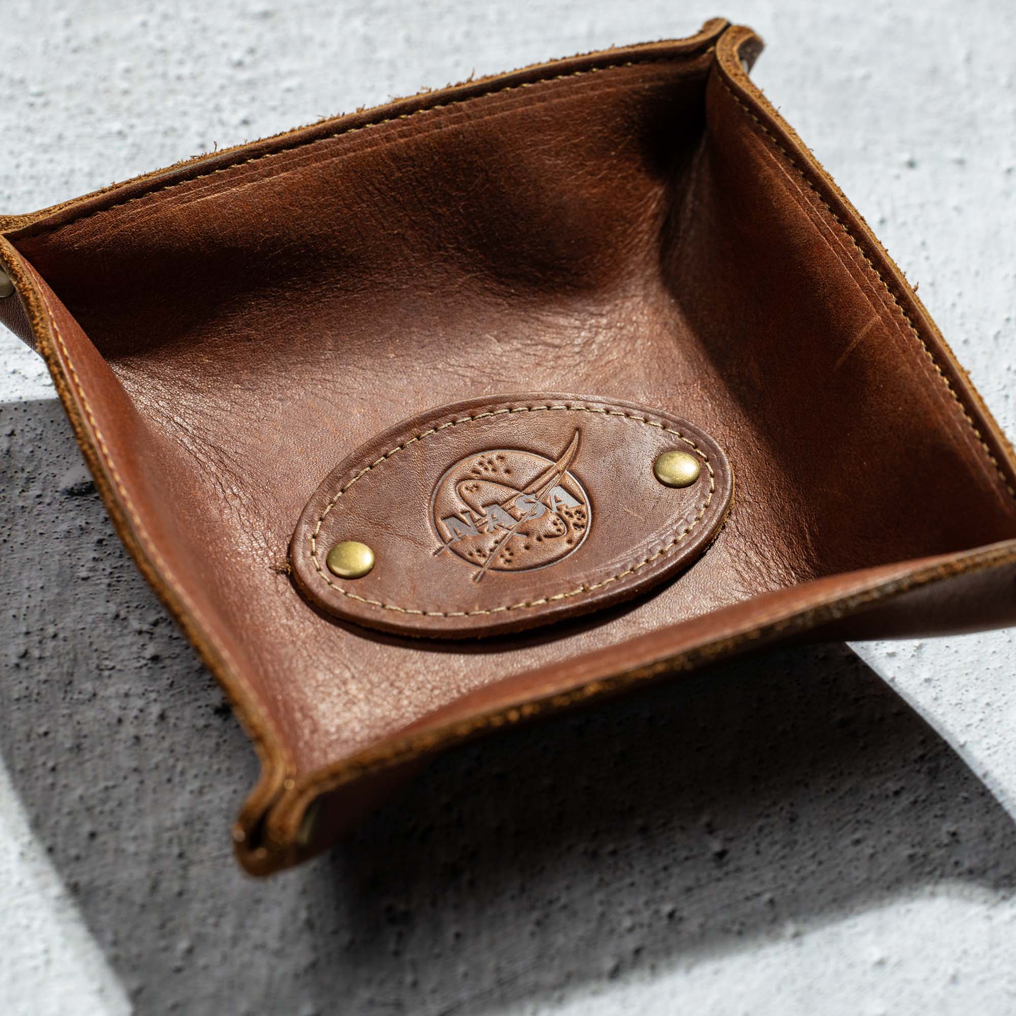 The Monticello Fine Leather Personalized Desk Dresser Valet Caddy Tray - Holtz Co. The Monticello Fine Leather Personalized Desk Dresser Valet Caddy Tray - Holtz Co.