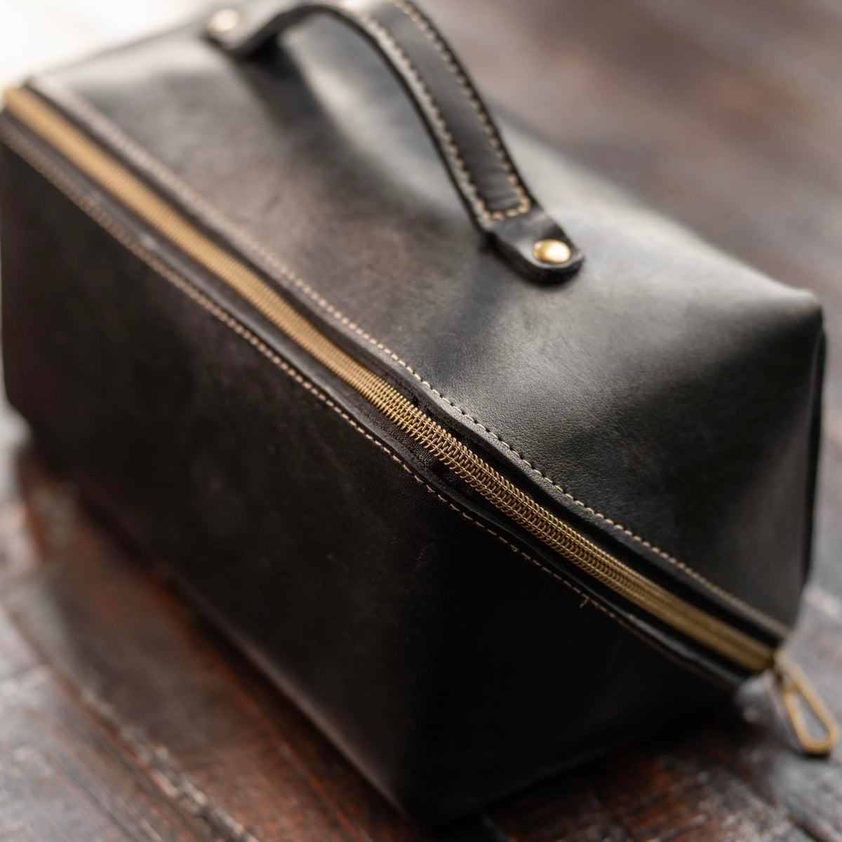 No. 307 Porter Dopp Kit – Full Grain Leather Toiletry Bag