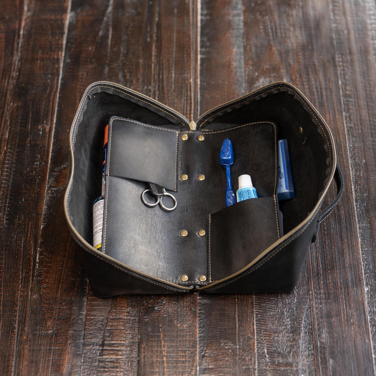 No. 307 Porter Dopp Kit – Full Grain Leather Toiletry Bag