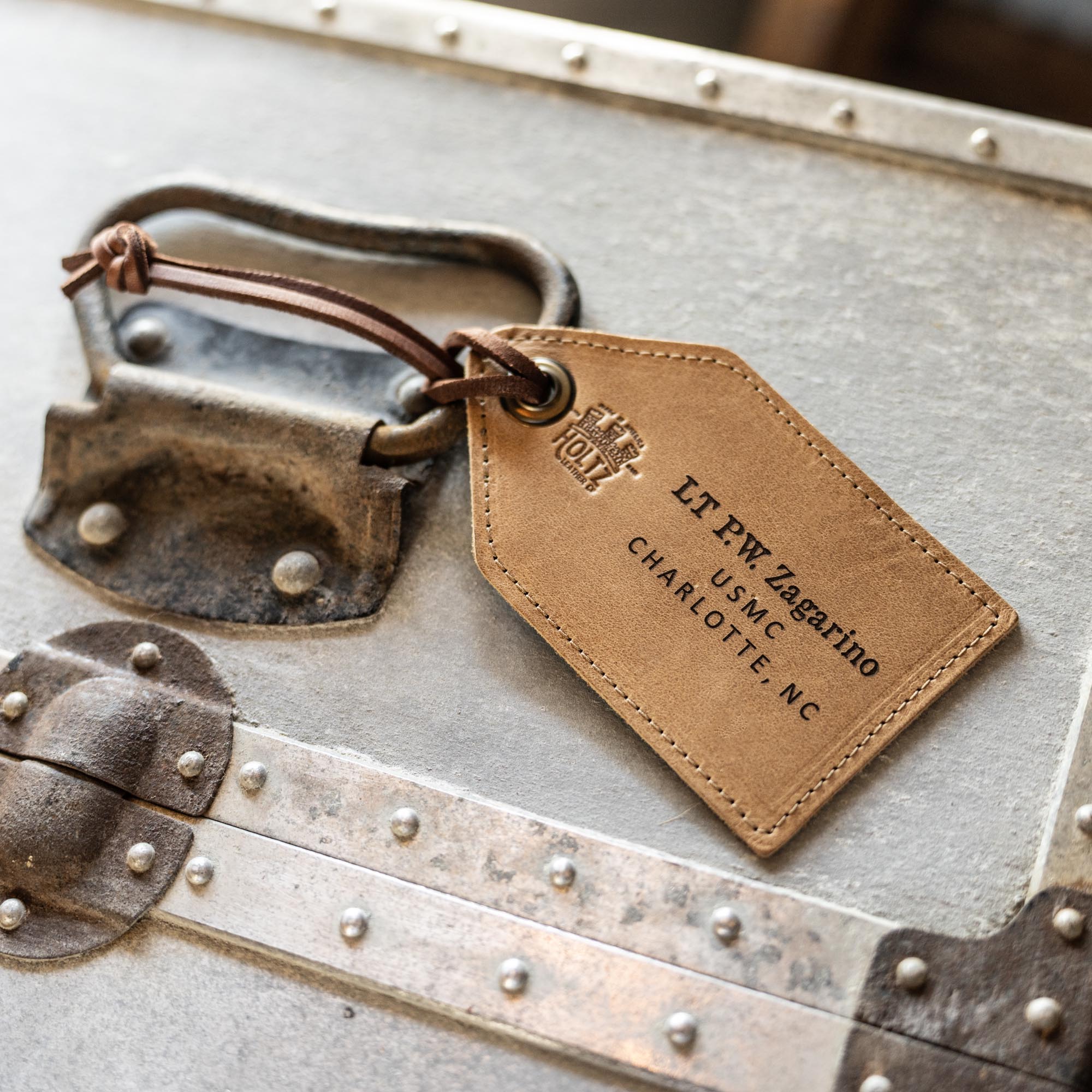 Ermenegildo Zegna ガーメントケース　本革 トラベル　出張 茶 Personalized Fine Leather Luggage Tag - The Traveler Luggage Tag